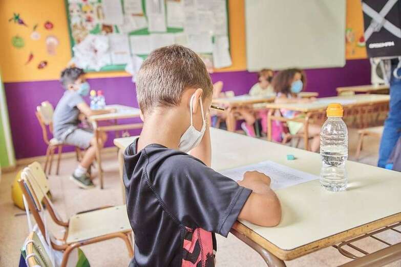 Escolares con mascarillas/TA.